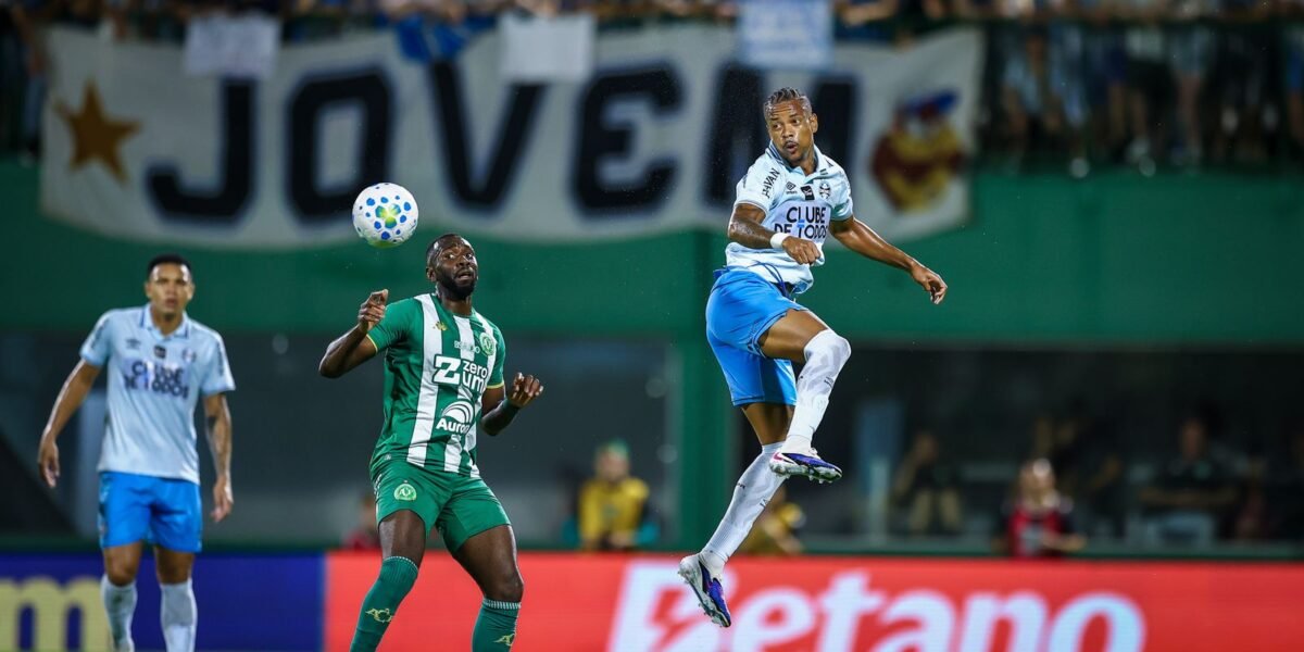 Brasileiro: Chapecoense e Grêmio ficam no empate de 1 a