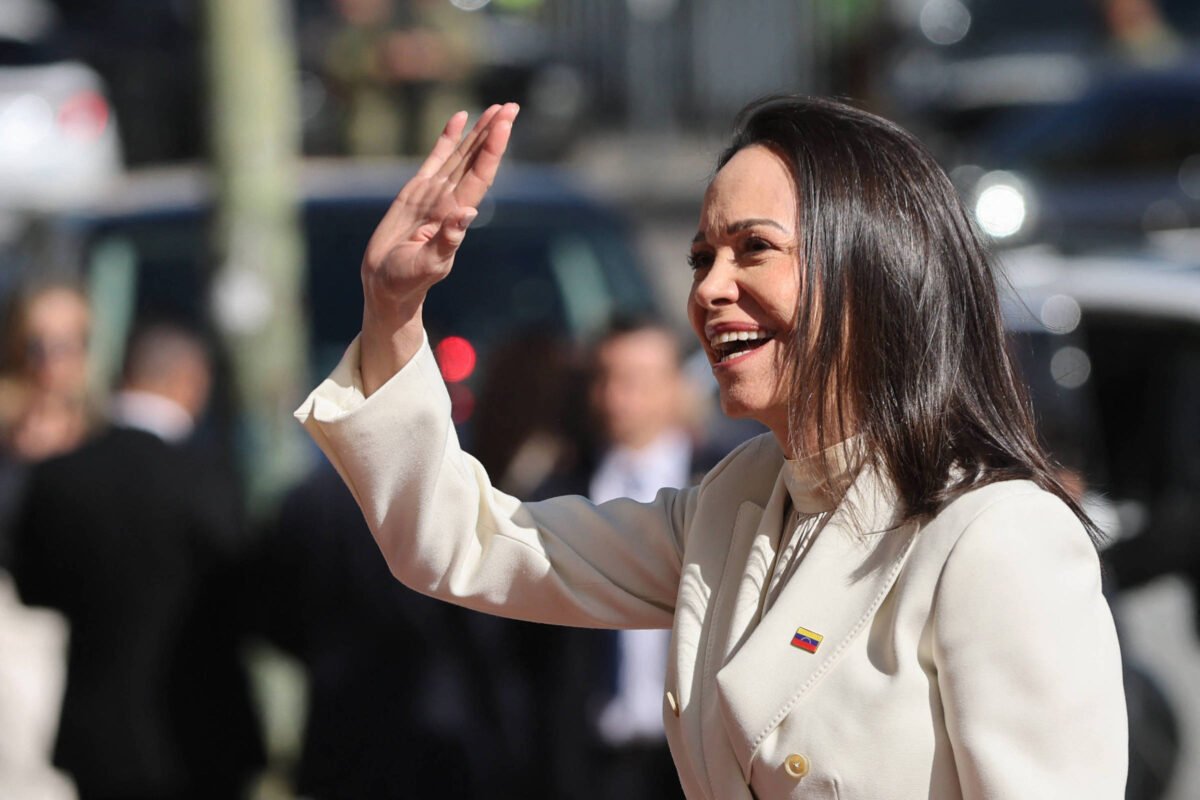 Delcy é parte da estrutura criminosa de Maduro, diz Corina