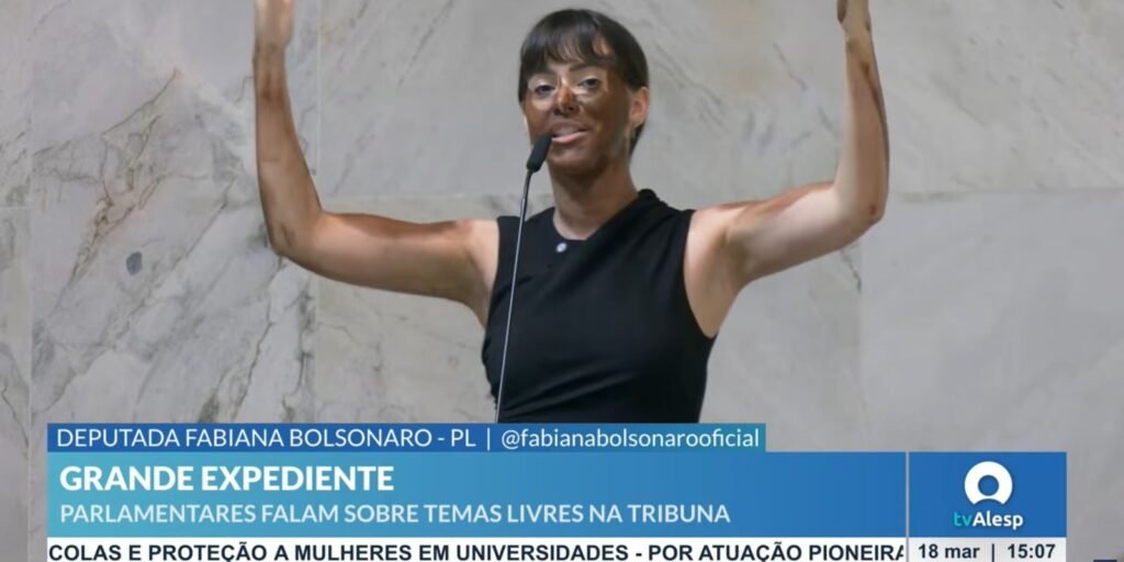 Deputada do PL faz blackface na Alesp para criticar Erika