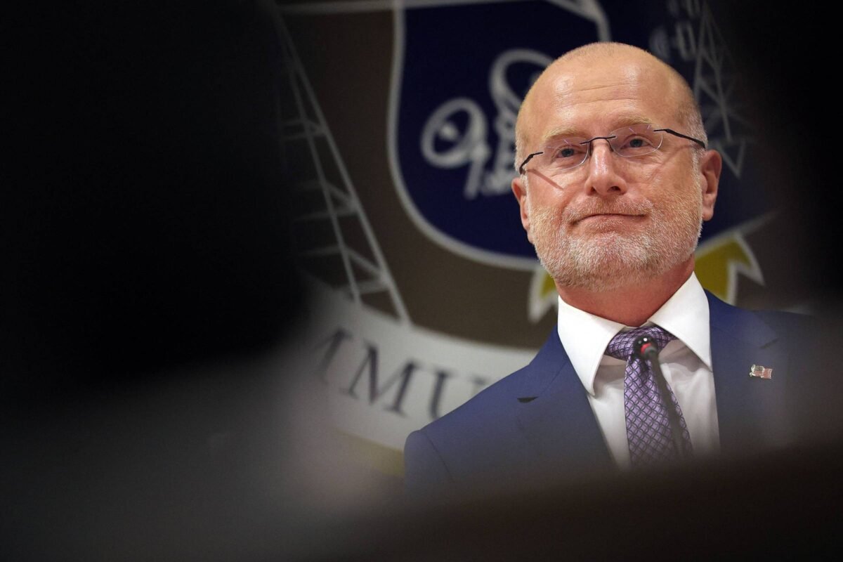 EUA: Chefe de agência ameaça revogar licenças de emissoras -