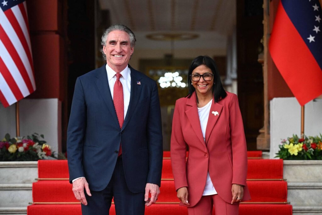 EUA e Venezuela restabelecem relações diplomáticas - 05/03/2026 - Mundo