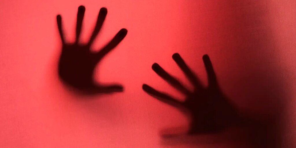 Entenda o que é vicaricídio; projeto de lei endurece pena