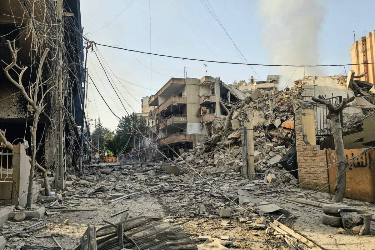 Israel ameaça tomar Líbano e expande ordens de retirada -