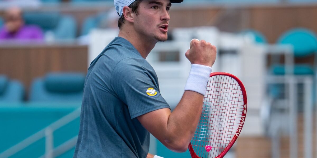 João Fonseca vence estreia em Miami e terá Alcaraz na