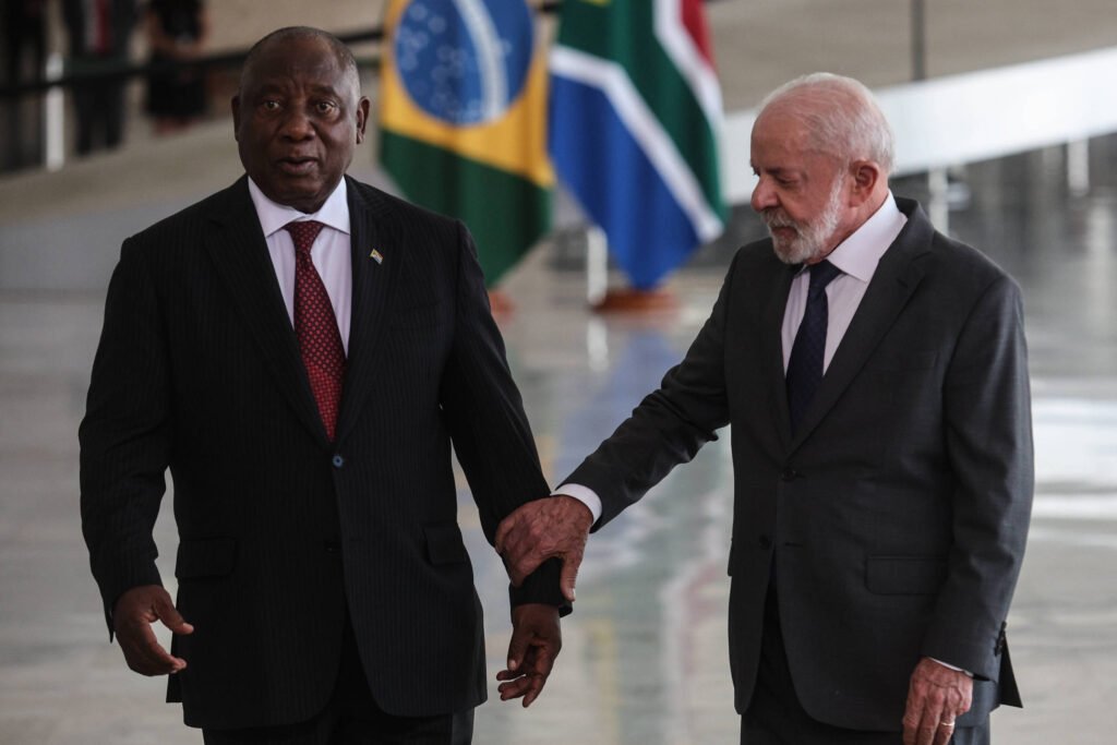 Lula fala em reforçar Defesa senão 'alguém invade a gente'