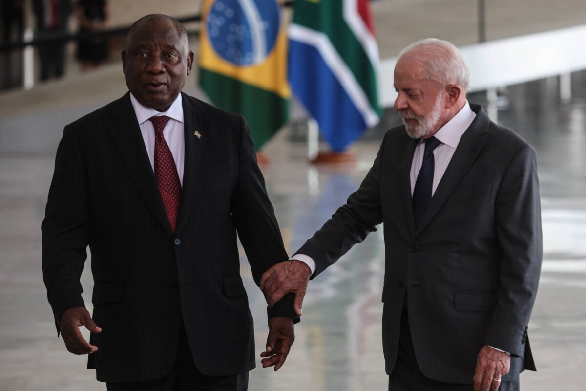 Lula fala em reforçar Defesa senão 'alguém invade a gente'