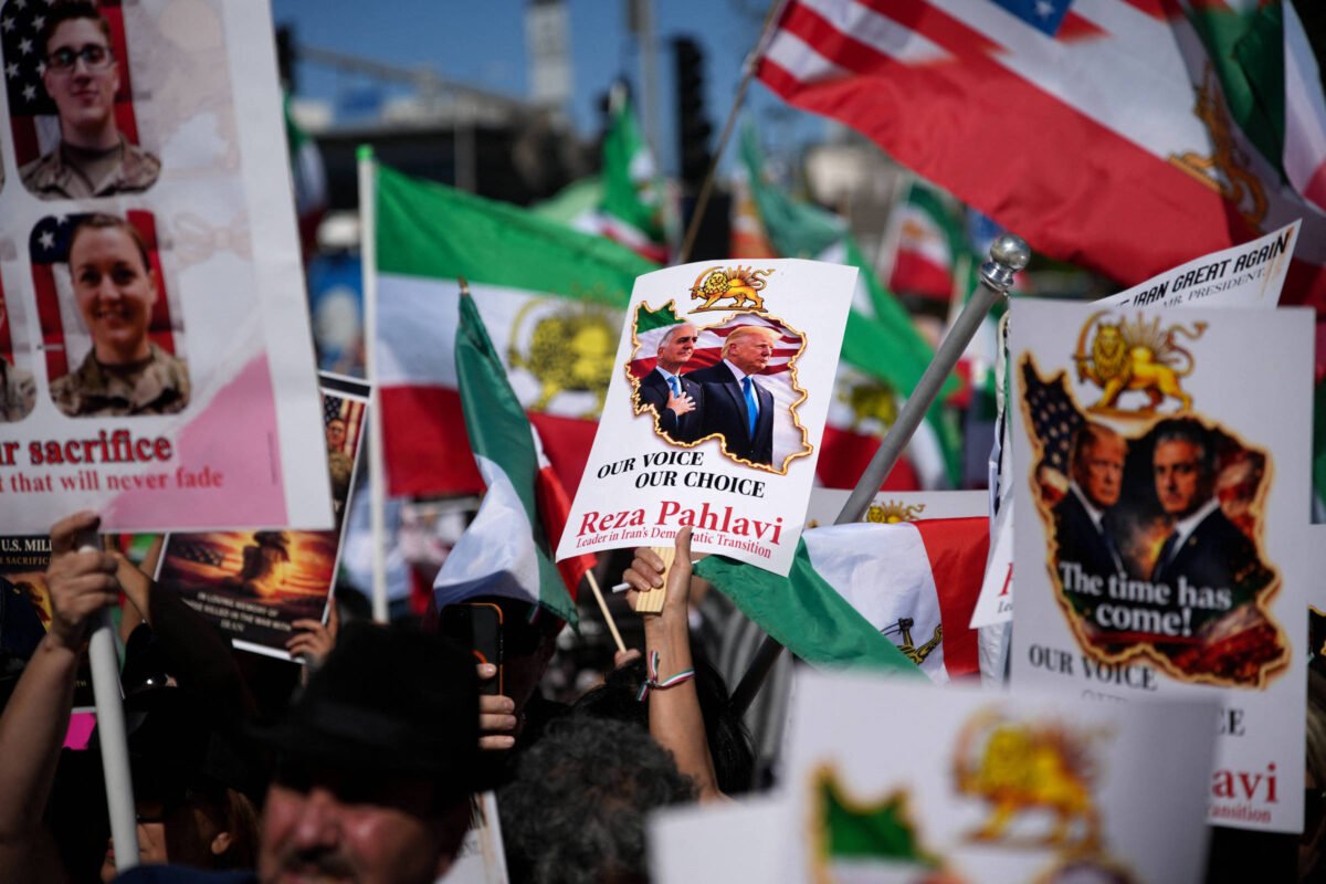 Manifestantes serão tratados como inimigos, diz Irã - 11/03/2026 -
