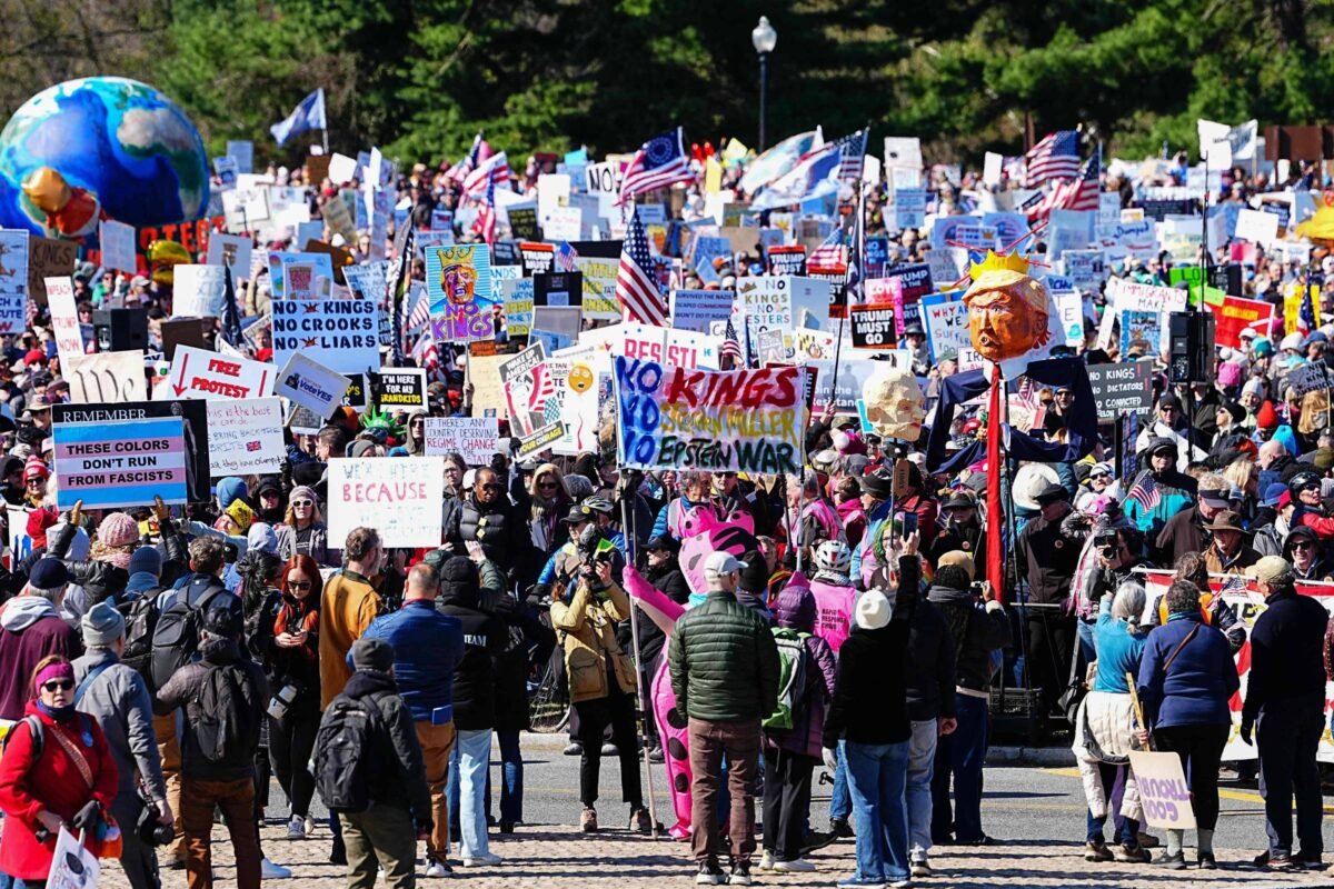 Milhares voltam às ruas dos EUA em protestos contra Trump