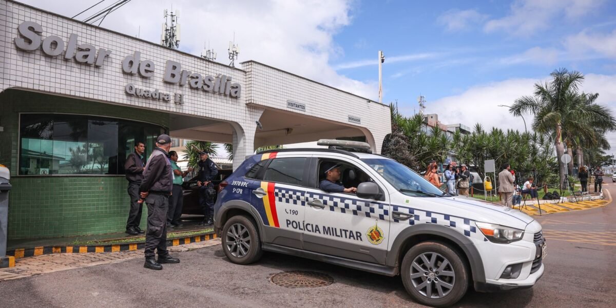 Moraes nega livre acesso de filhos de Bolsonaro à prisão