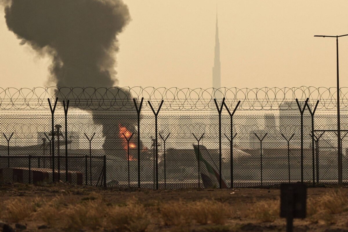 Países recusam ajuda a Trump em Hormuz; Irã ataca oleoduto