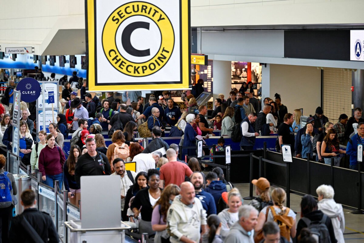 Republicanos rejeitam acordo e mantém paralisação nos EUA - 27/03/2026