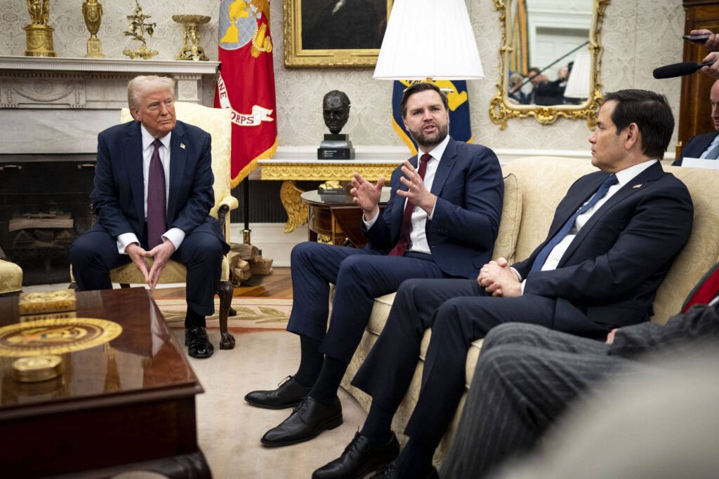 Se o sapato não serve, aliados de Trump usam assim