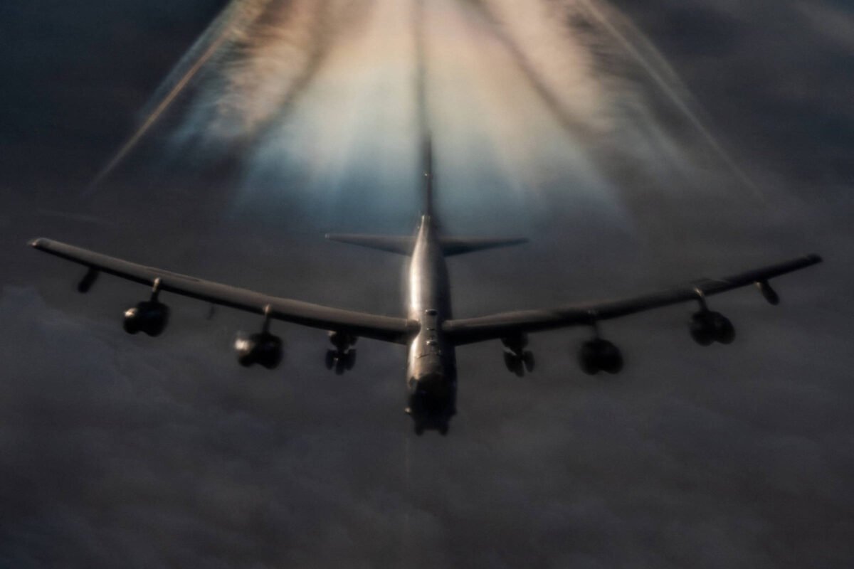 Tática caótica de Trump marca 1º mês da guerra contra