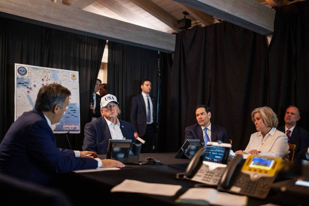 Trump promete vingar americanos mortos pelo Irã - 01/03/2026 -