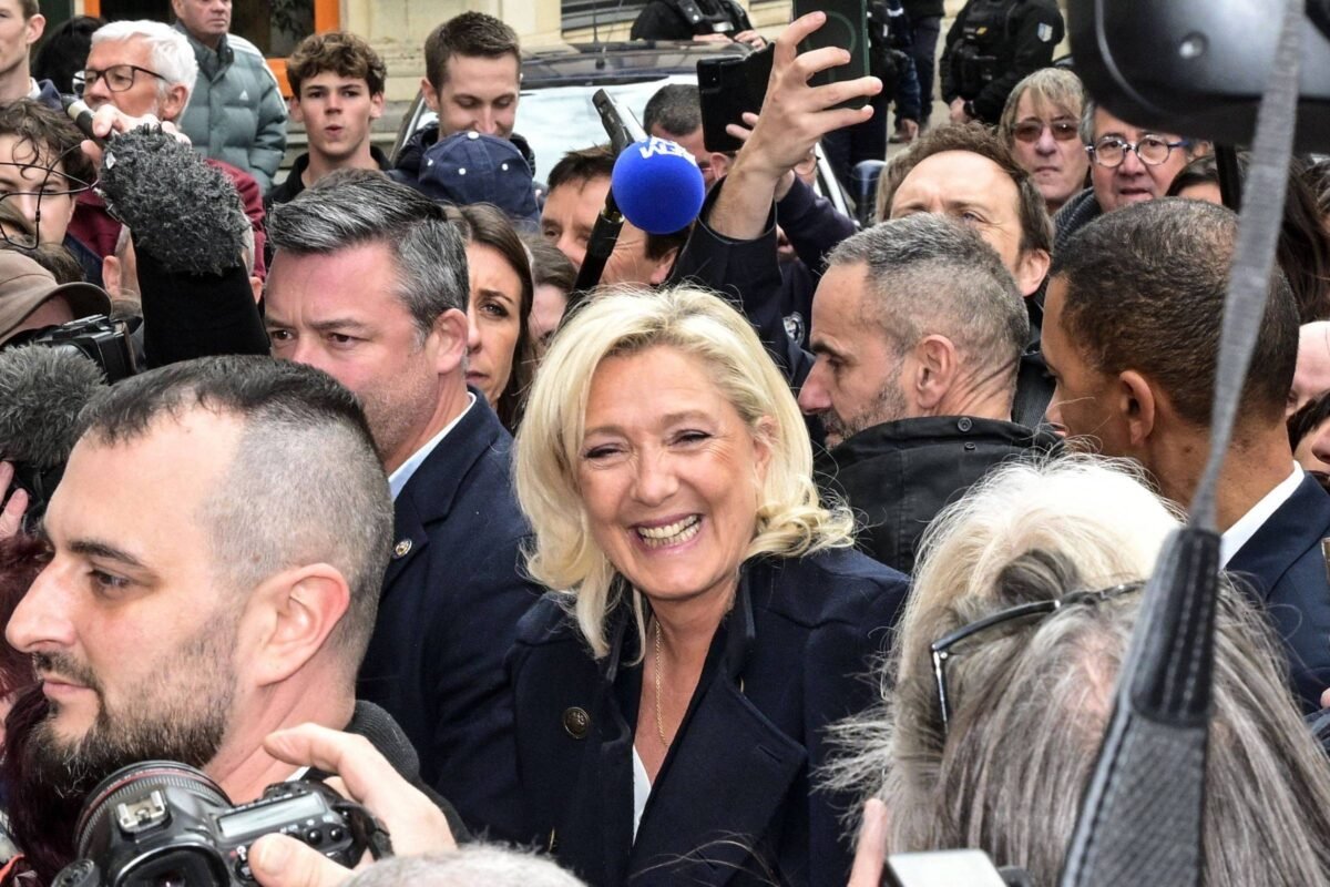 Ultradireita avança em eleições municipais na França - 16/03/2026 -