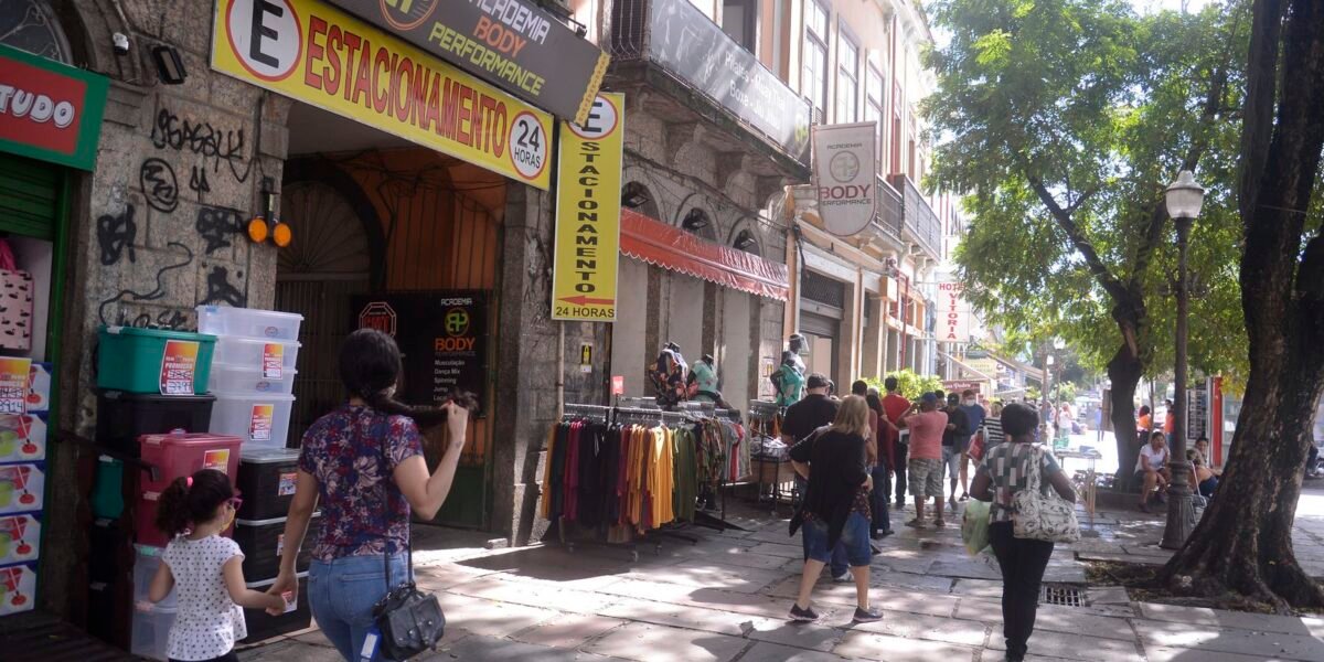 Vendas no comércio crescem 0,4% em janeiro e igualam patamar