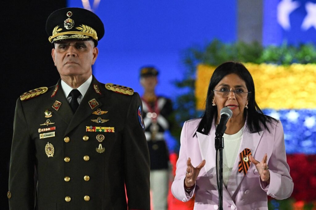 Venezuela:Delcy demite ministro da Defesa próximo a Maduro - 18/03/2026