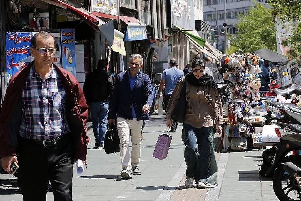 A vida em Teerã em meio à guerra: desemprego, segurança