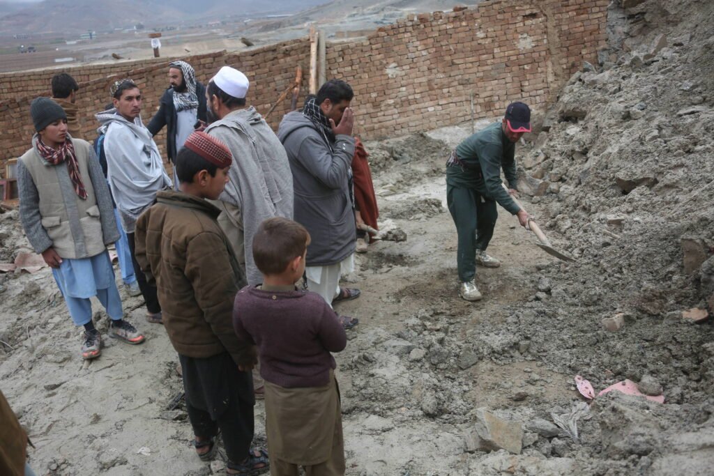 Afeganistão: terremoto mata 12 pessoas - 04/04/2026 - Mundo