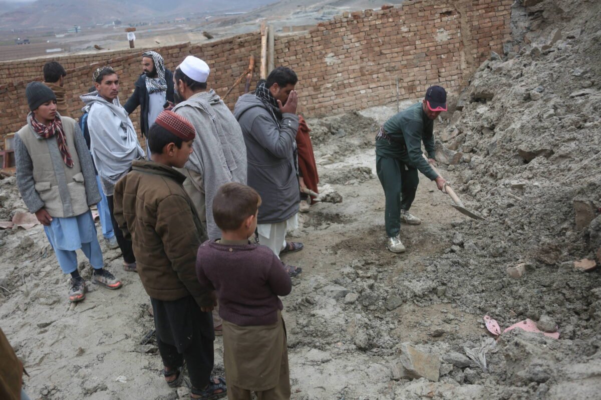 Afeganistão: terremoto mata 12 pessoas - 04/04/2026 - Mundo