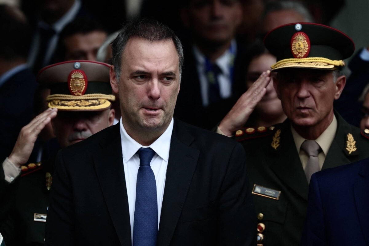 Argentina: Escalada de problemas atinge cúpula de Milei - 11/04/2026