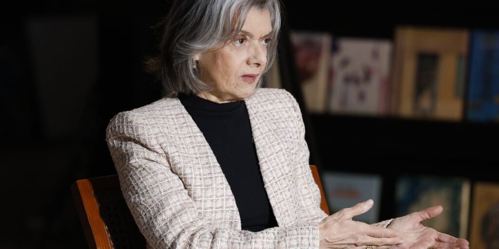 Cármen Lúcia diz que é aconselhada a deixar STF por