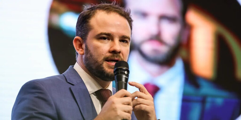 Durigan assume Fazenda sob pressão fiscal e herda desafios de