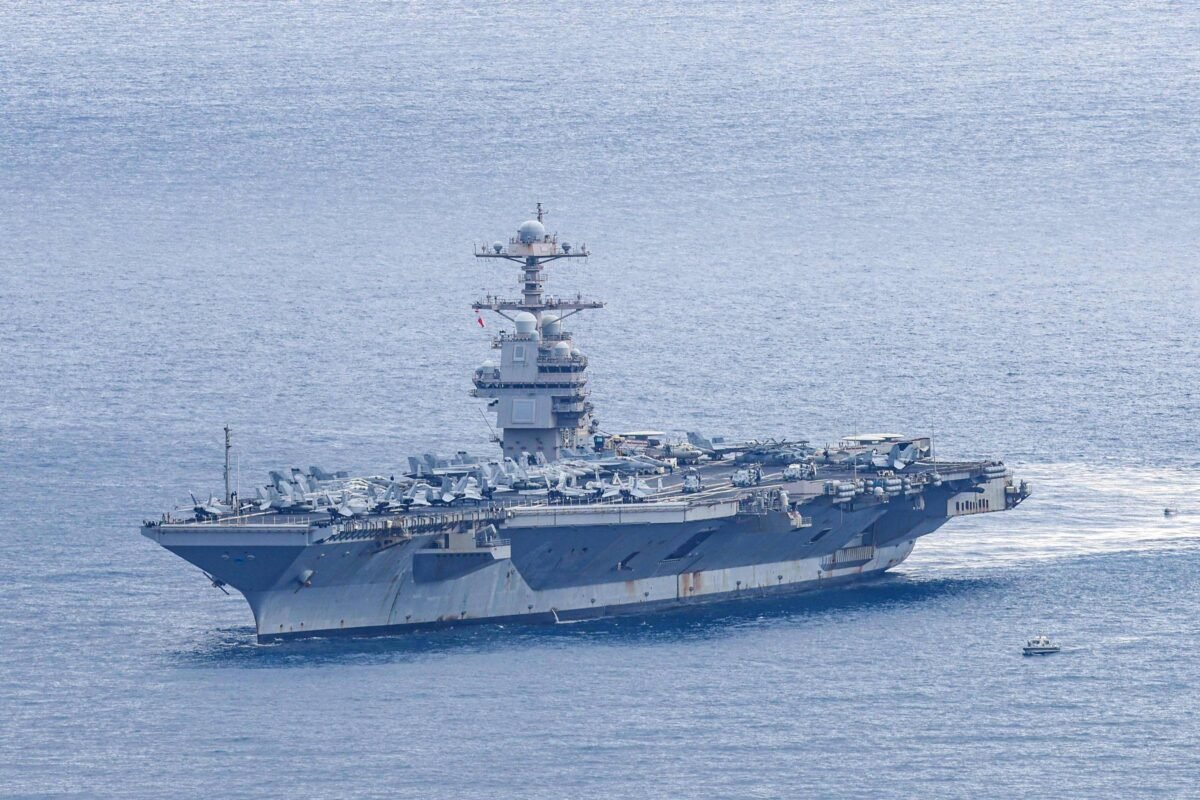 EUA: Porta-aviões contorna África para evitar os houthis - 16/04/2026