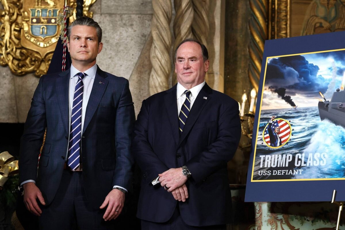 EUA: Secretário da Marinha é destituído em meio à guerra