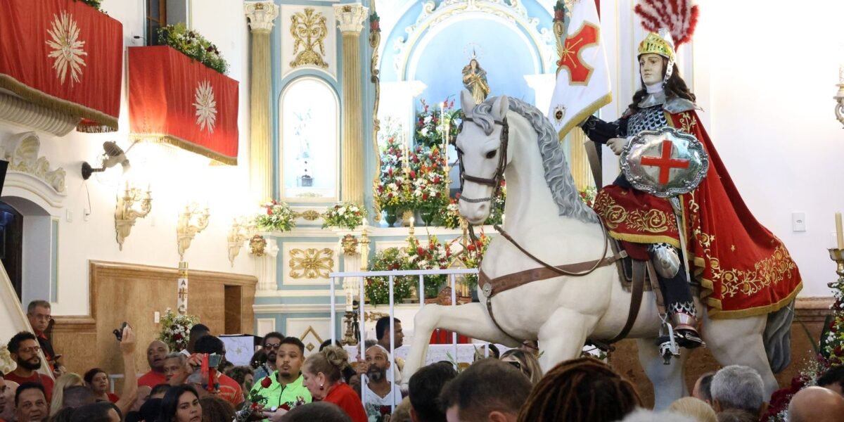 Fiéis se concentram no centro do Rio para celebrar dia