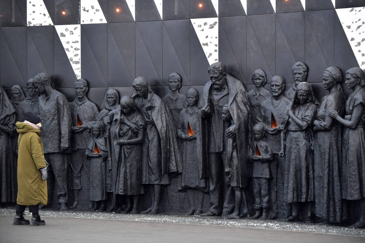 Genocídio do povo soviético não pode ser esquecido - 19/04/2026