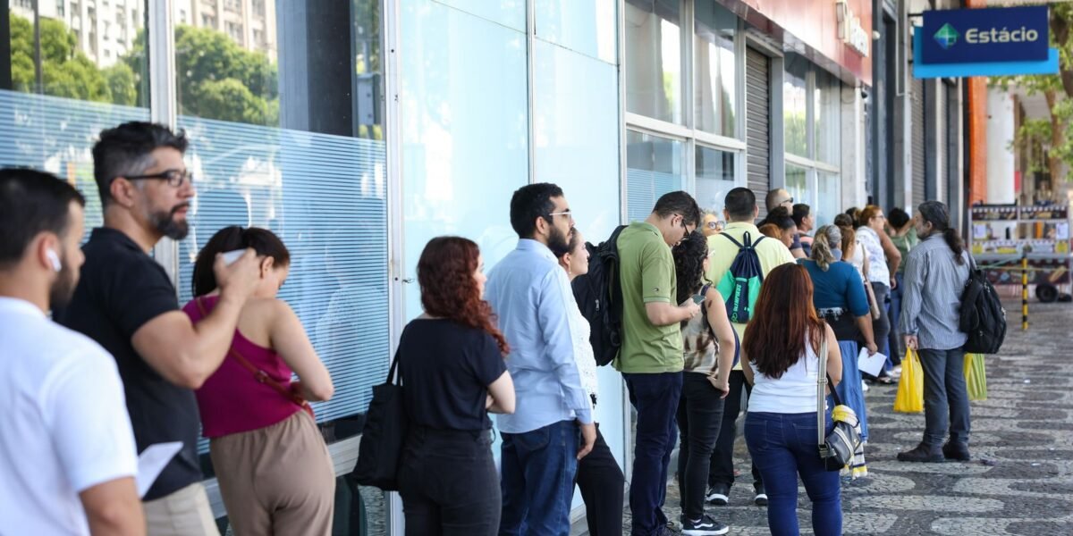 Governo federal vai chamar mais 7 mil servidores em 2026,