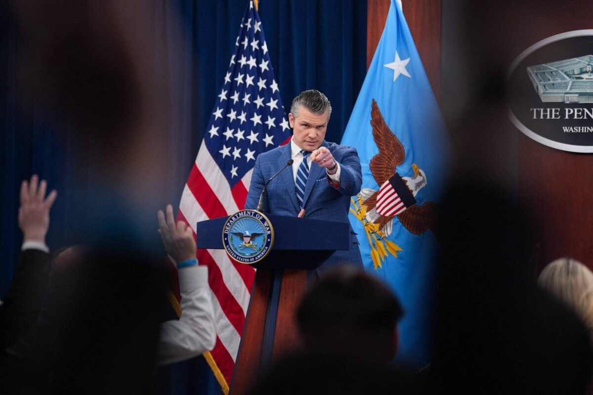 Juiz dos EUA manda Pentágono respeitar decisão e restaurar credenciais