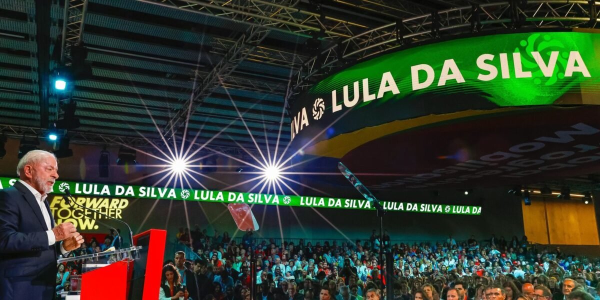 Lula fala para milhares na Espanha e pede coerência dos