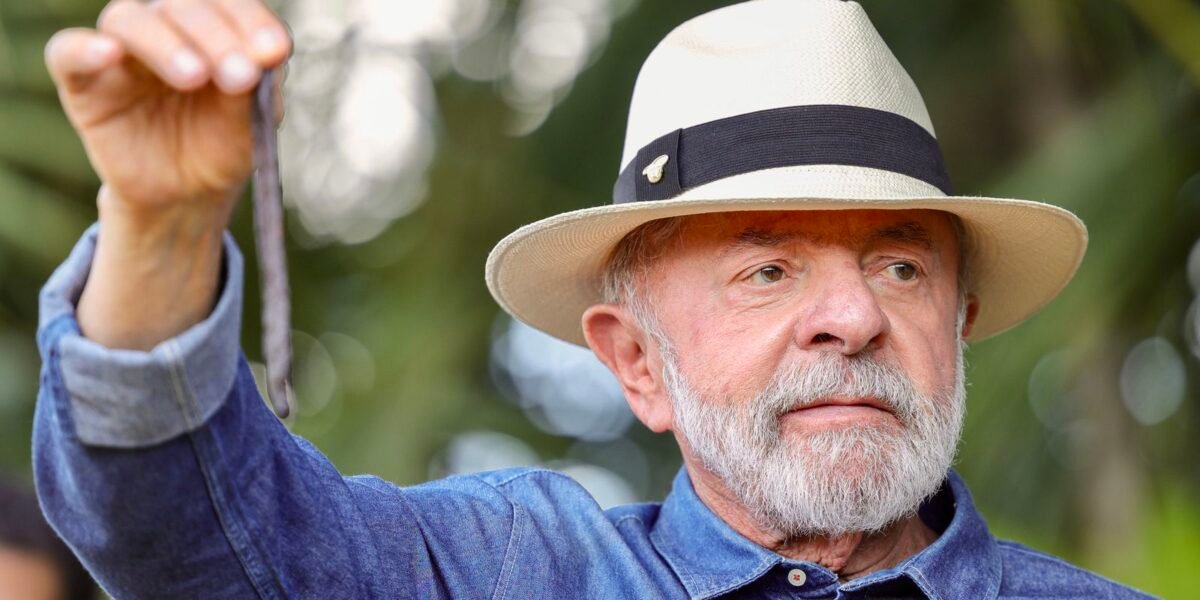 Lula vai a SP para tirar excesso de pele na