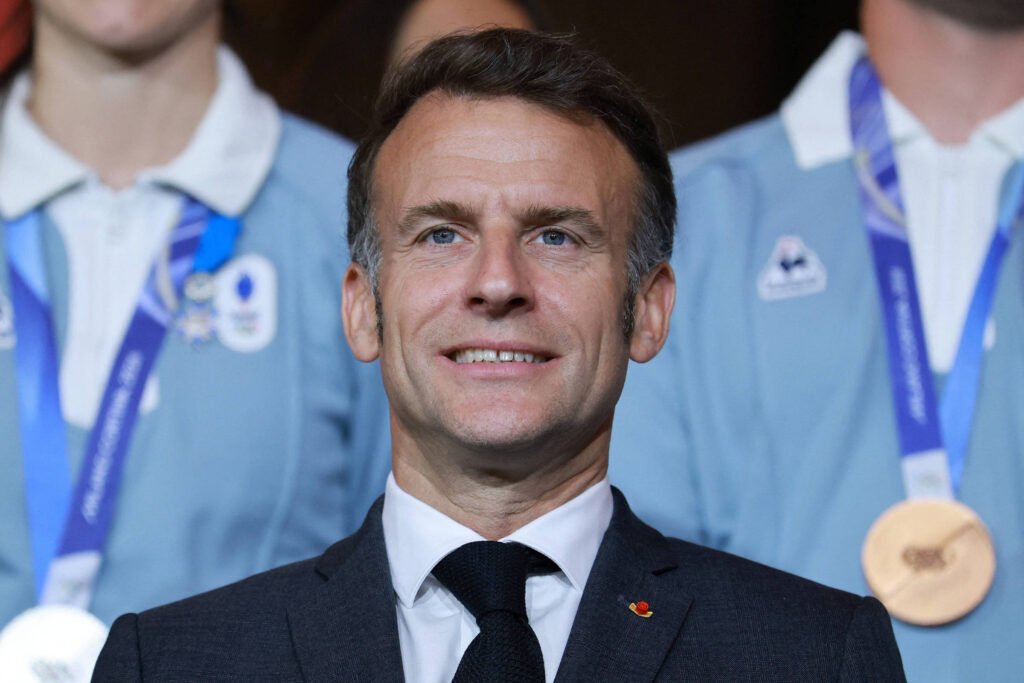 Macron diz que 'seria chique' se EUA falassem francês -