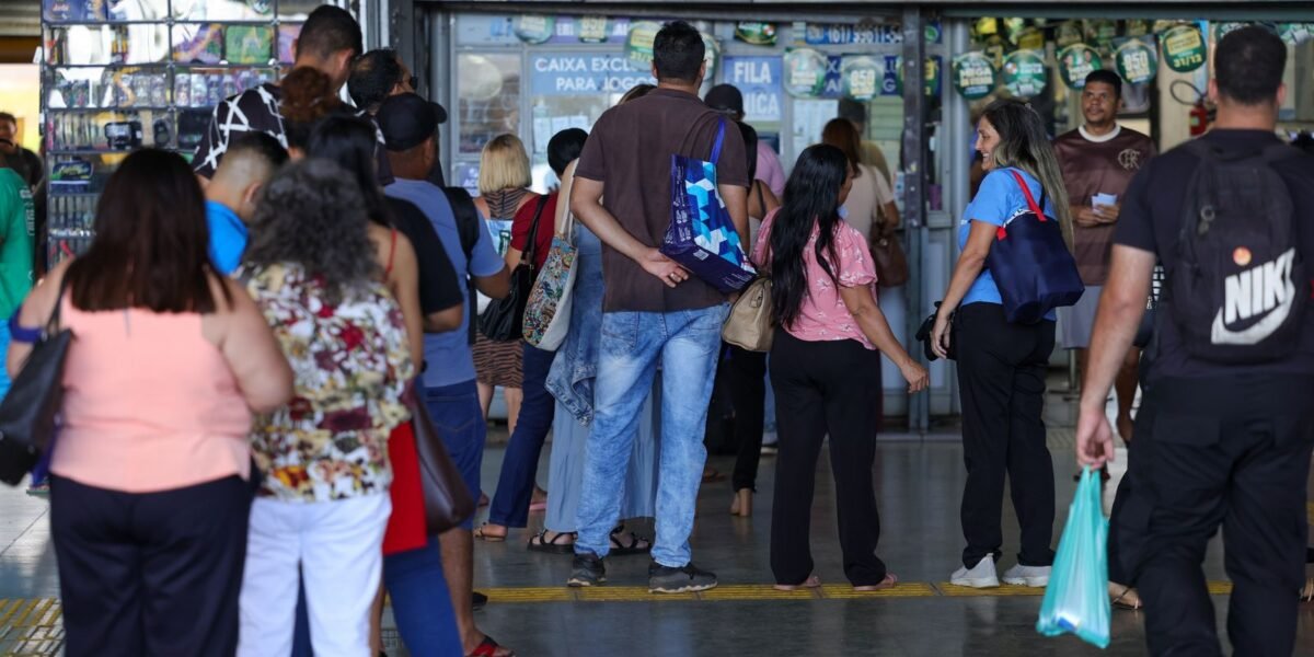 Mega-Sena acumula e prêmio principal vai para R$ 7,5 milhões