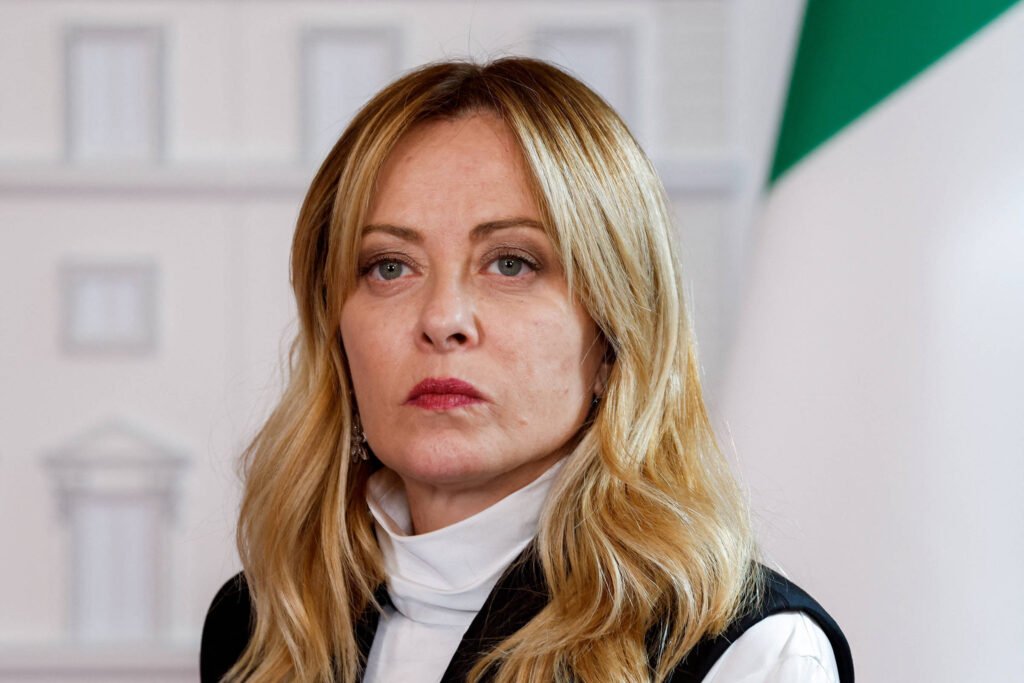 Meloni propõe dar recompensa a advogados por deportação - 20/04/2026