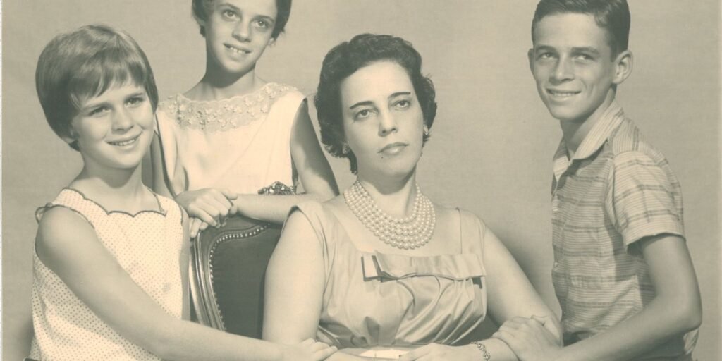 Morta há 50 anos, Zuzu Angel usou a maternidade como