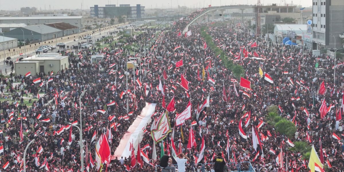 Multidões no Irã marcam 40º dia da morte do líder