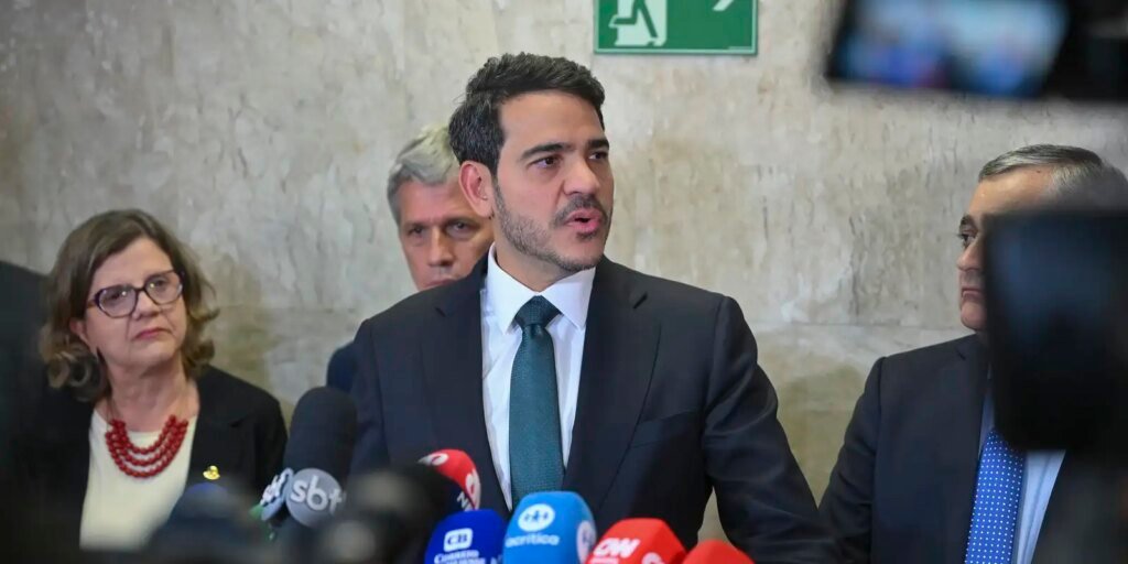 “Não é simples, mas Senado é soberano”, diz Messias após