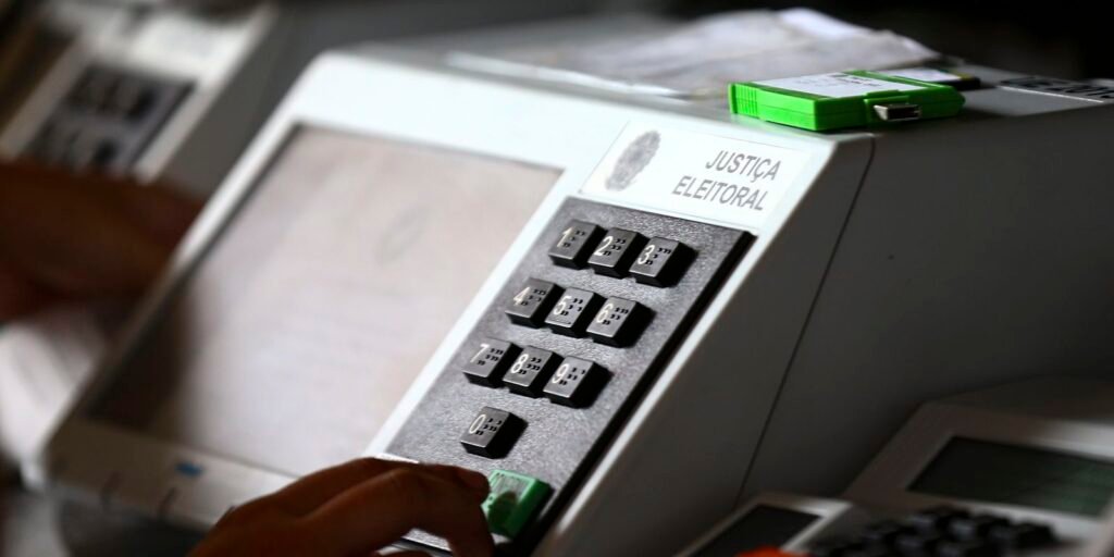 Onze governadores renunciam para disputar eleições de outubro