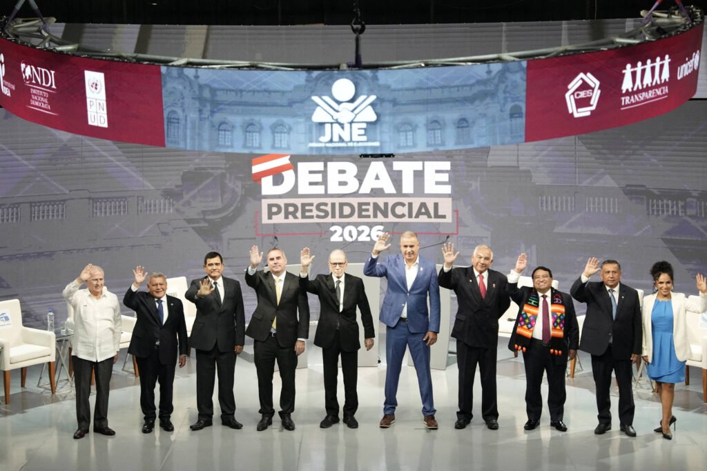 Peru vai às urnas para eleger seu 10º presidente da