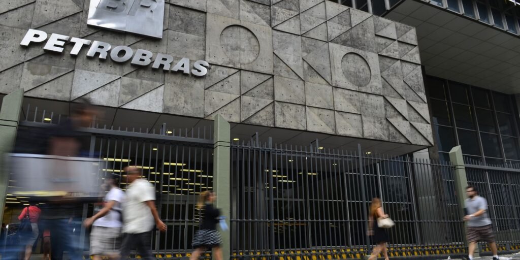 Petrobras destitui diretor de área que vendeu gás com 100%