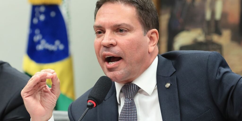 Prisão de Ramagem é fruto da cooperação entre Brasil e