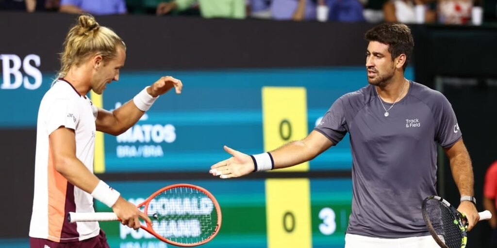 Rafael Matos e Orlando Luz vão às quartas de duplas