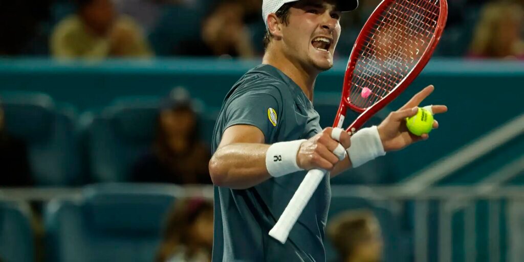 Tênis: João Fonseca avança para quartas de final em Monte