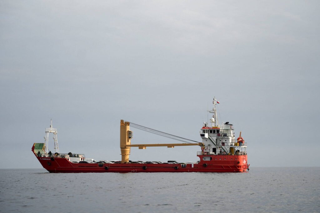 Trump diz que vai bloquear Hormuz e acusa Irã de