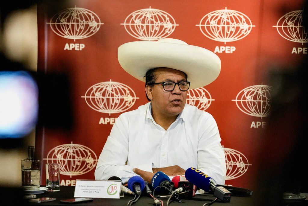 Acusação a candidato de esquerda tensiona eleição no Peru -