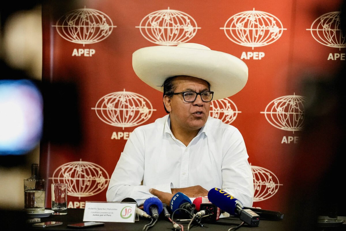 Acusação a candidato de esquerda tensiona eleição no Peru -